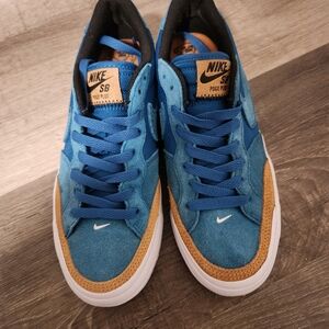 Nike SB Pogo Plus Skate Shoes, Women’s Size 7,men 5 Blue Suede, Skateboard Style
